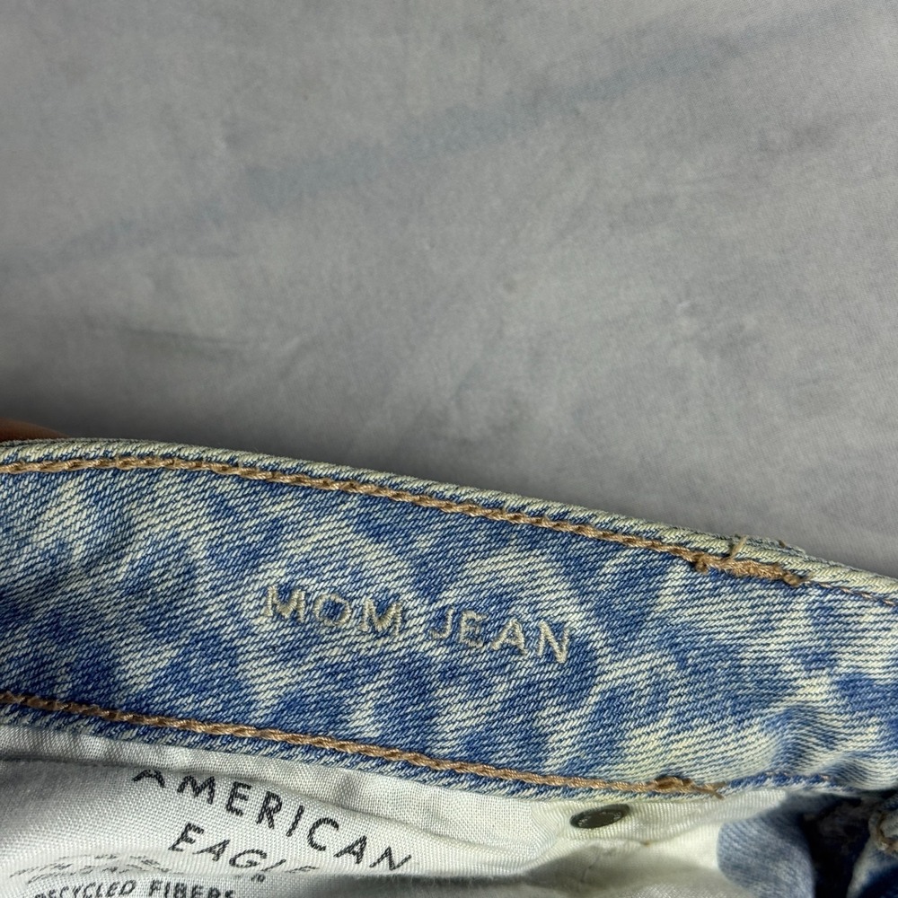American Eagle Strigid Womens Mom Jeans Light Blue Distressed‎ Shredded Knee 14 - Picture 13 of 16